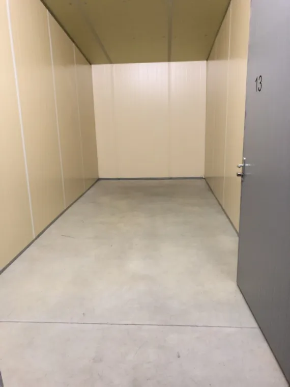 Location d'un box de stockage de 19 mètres carrés disponible proche de Châtellerault , Châtellerault, ALLOBOX 37